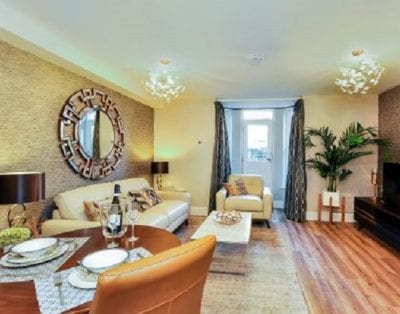 Apartment 8 Blue Bridge, Elegant & Luxurious 1 Bed Apartment- Free Parking