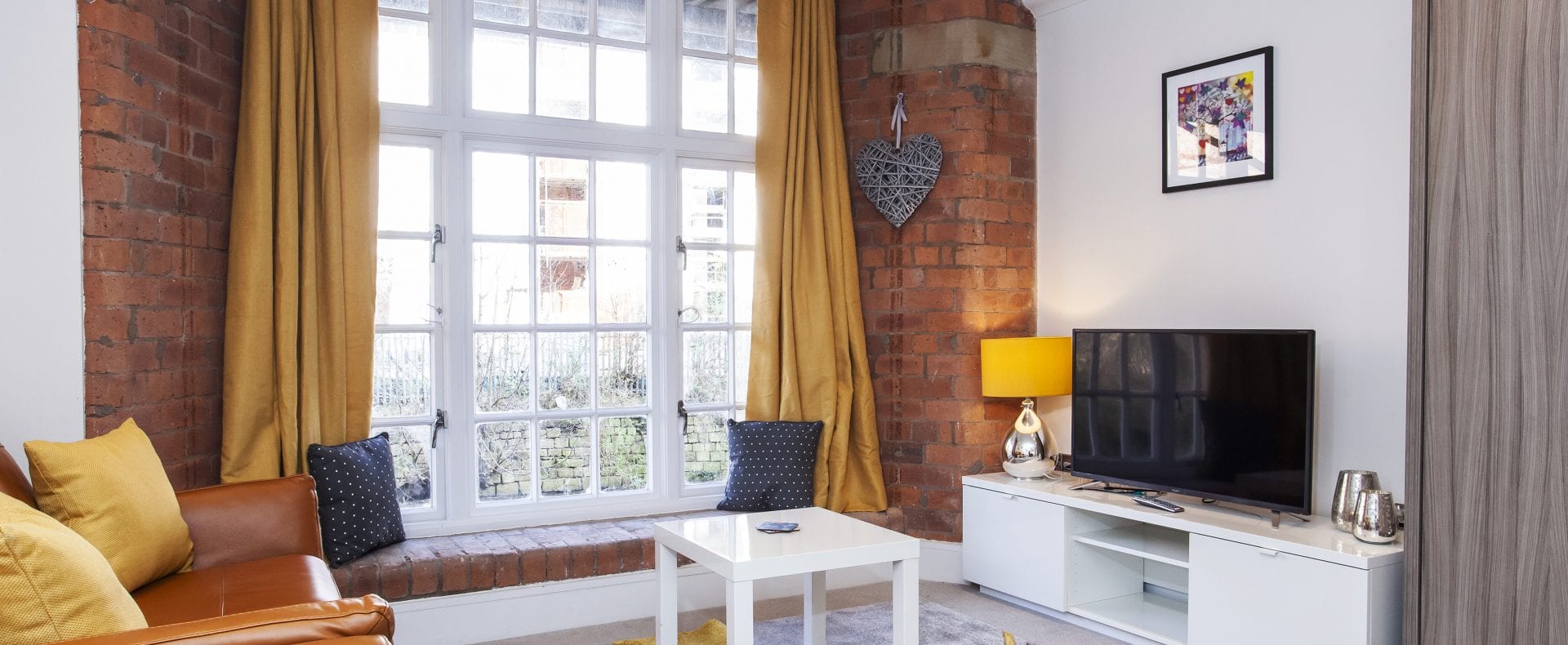 Cocoa suites 23 Spacious Studio Apartment in City Centre Location